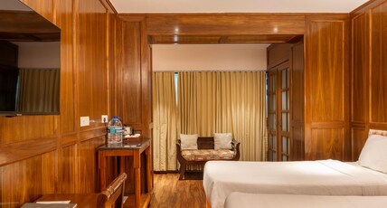 HOTEL RAINDROPS Room Type - RENAISSANCE TRIPLE BED