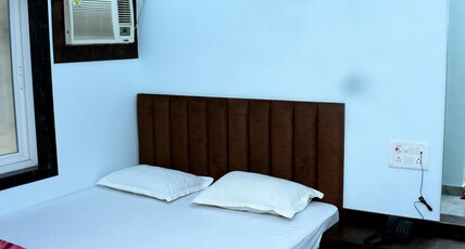 DEV Guest House Room Type - Super Deluxe Room