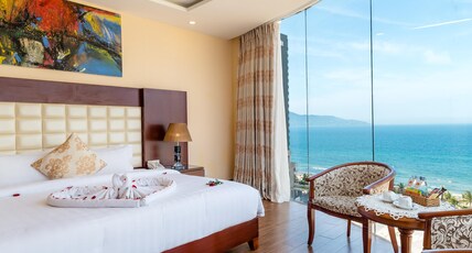 Nhat Minh Hotel and Apartment Room Type - Deluxe King Sea View