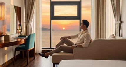 Maximilan Danang Beach Hotel Room Type - Premier Twin Room with Ocean Front Maximilan Danang Beach Hotel Room Type - Premier Twin Room with Ocean Front