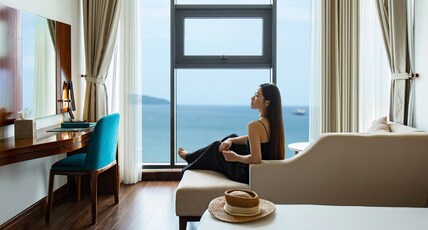 Maximilan Danang Beach Hotel Room Type - Premium Double Room with Ocean Front Maximilan Danang Beach Hotel Room Type - Premium Double Room with Ocean Front