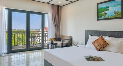 White Lotus Hotel Hoi An Room Type - Premier King with City View