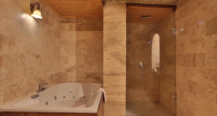 HOLIDAY CAVE HOTEL Room Type - Junior Cave Suite