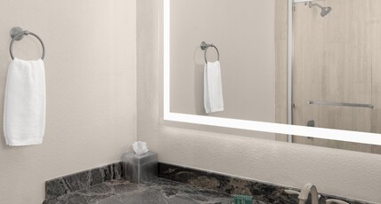 DoubleTree by Hilton Hotel Phoenix - Gilbert Room Type - SANTAN SUITE 1 KING