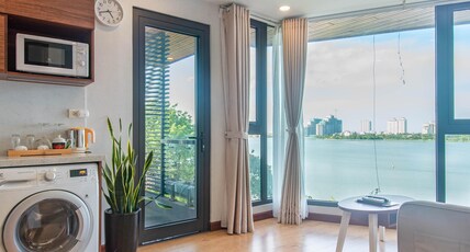 22 Land Moon West Lake Room Type - Suite Balcony Lake View