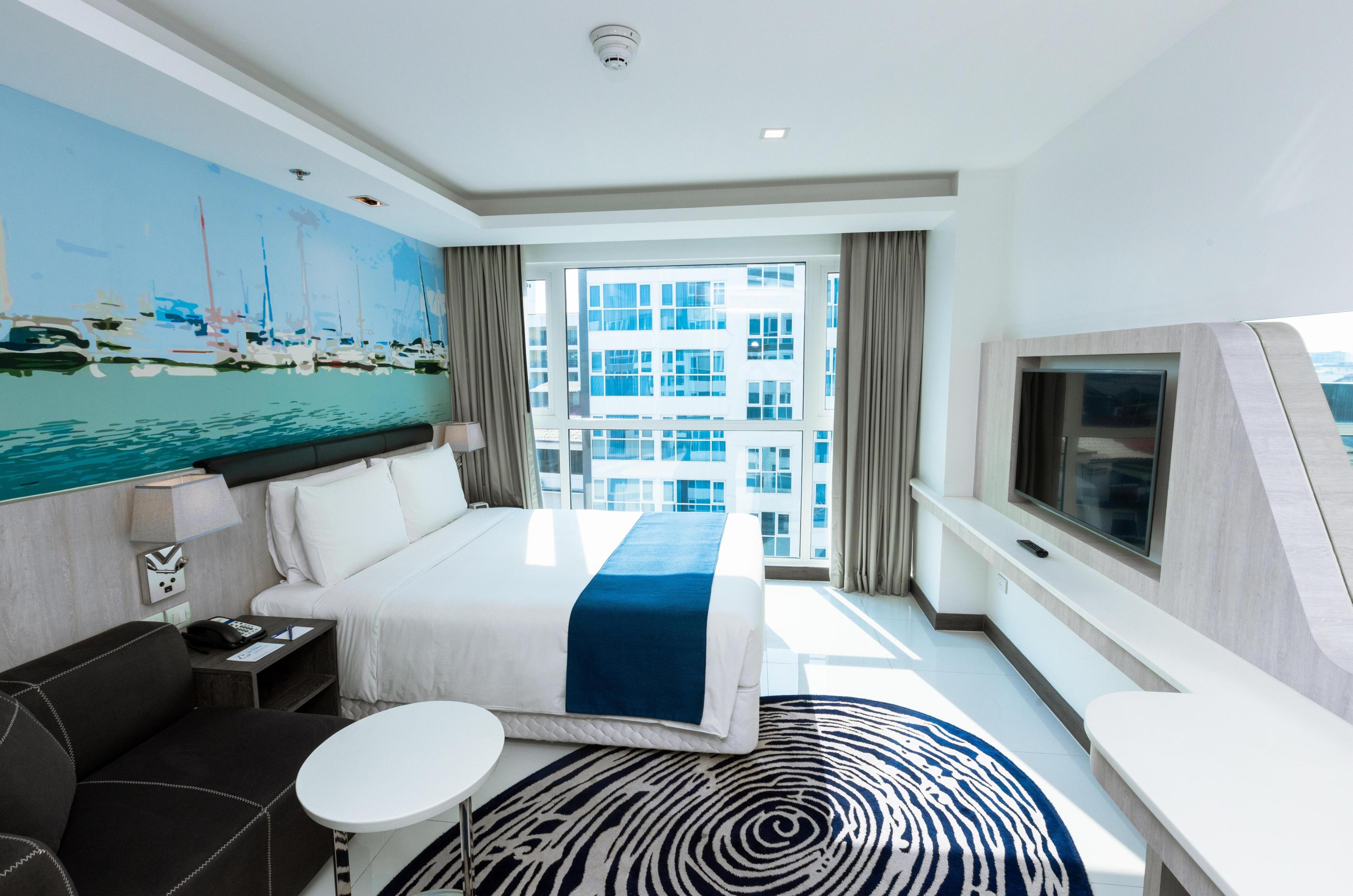 Holiday Inn Express Pattaya Central - Tap to explore photos