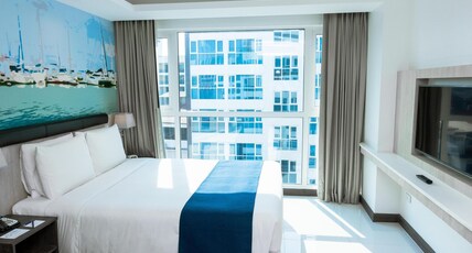 Holiday Inn Express Pattaya Central Room Type - 1 Queen Standard Nonsmoking With Free Breakfast Holiday Inn Express Pattaya Central Room Type - 1 Queen Standard Nonsmoking With Free Breakfast