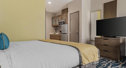 Executive Residency by Best Western Corpus Christi Room Type - 1 King Bed, Non-Smoking, Kitchenette, Activity Table, Armchair, Wi-Fi, Full Breakfast Executive Residency by Best Western Corpus Christi Room Type - 1 King Bed, Non-Smoking, Kitchenette, Activity Table, Armchair, Wi-Fi, Full Breakfast
