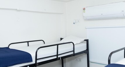 Slackpackr Hostel Room Type - Bed in 4-Bed Female Dormitory Room