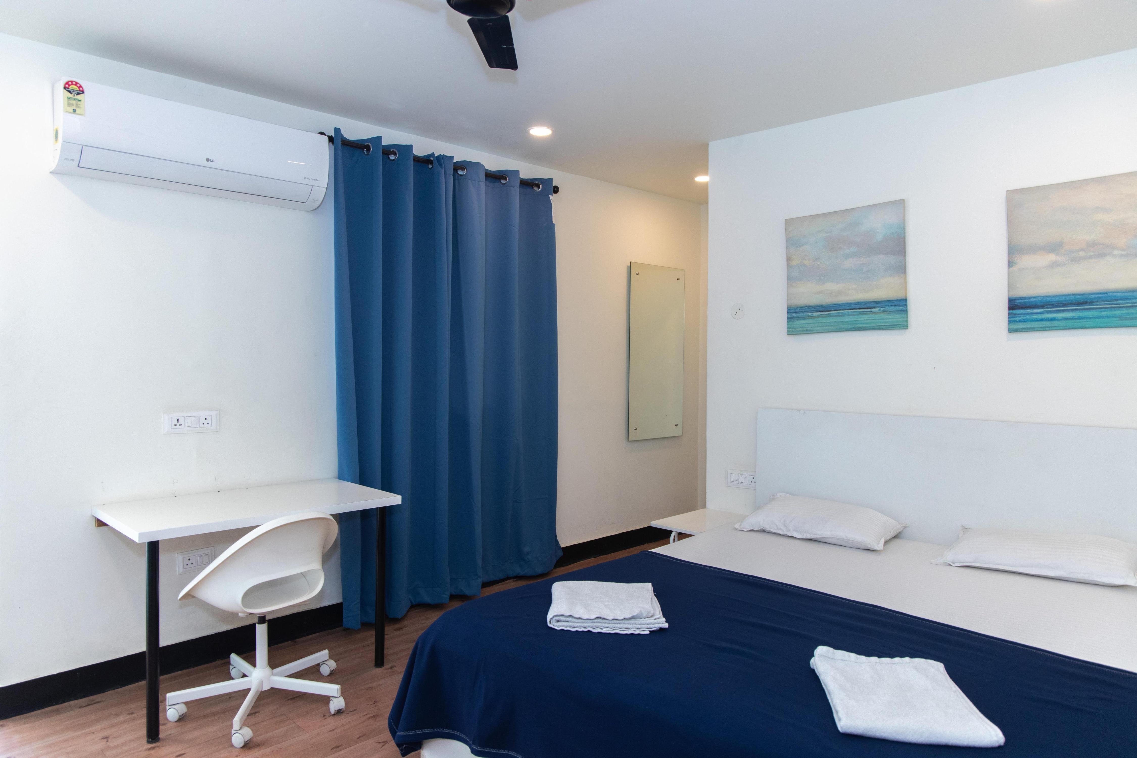 Slackpackr Hostel Room Type - Deluxe King Room With Balcony