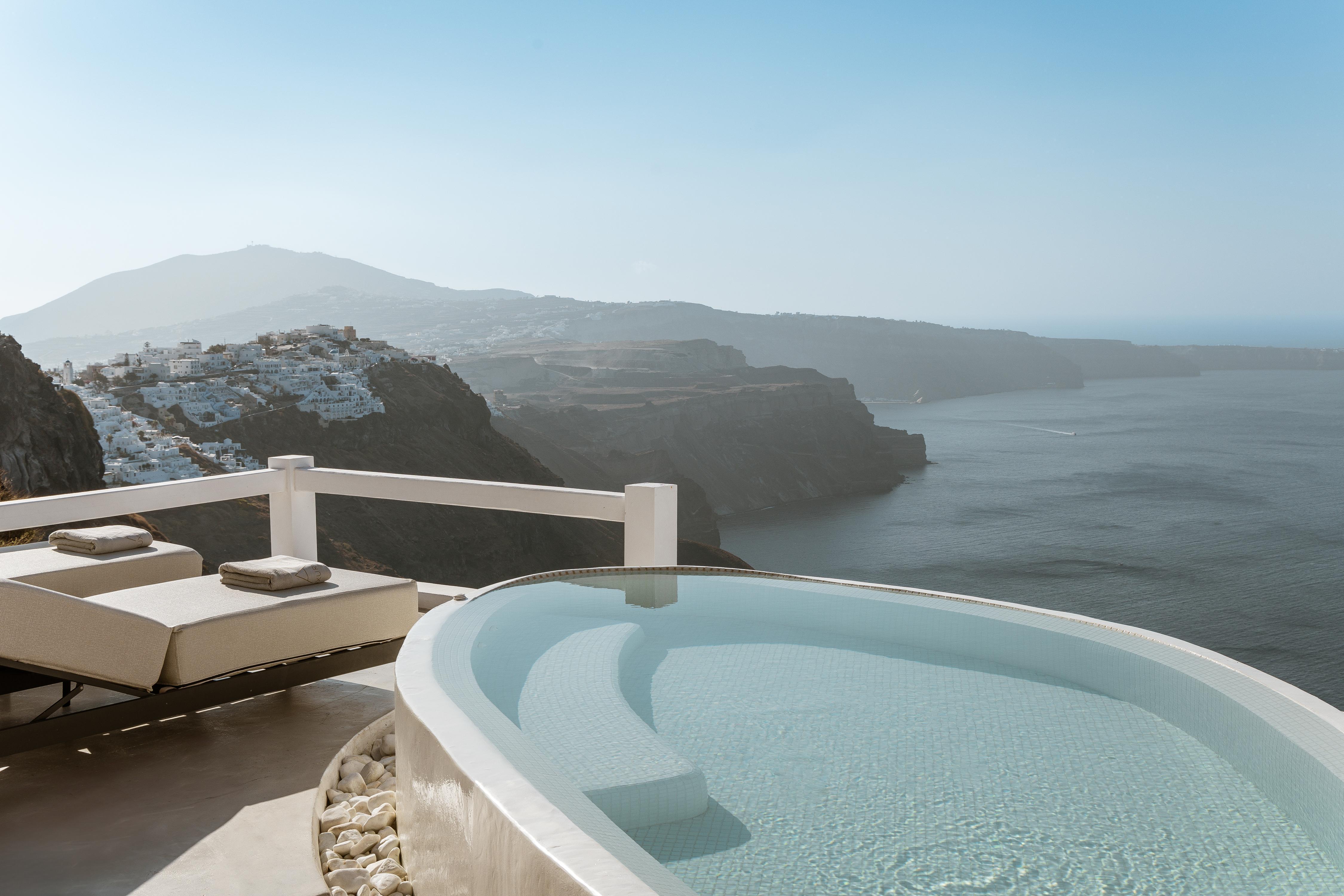 Aqua Luxury Suites by NOMEE Hospitality Group