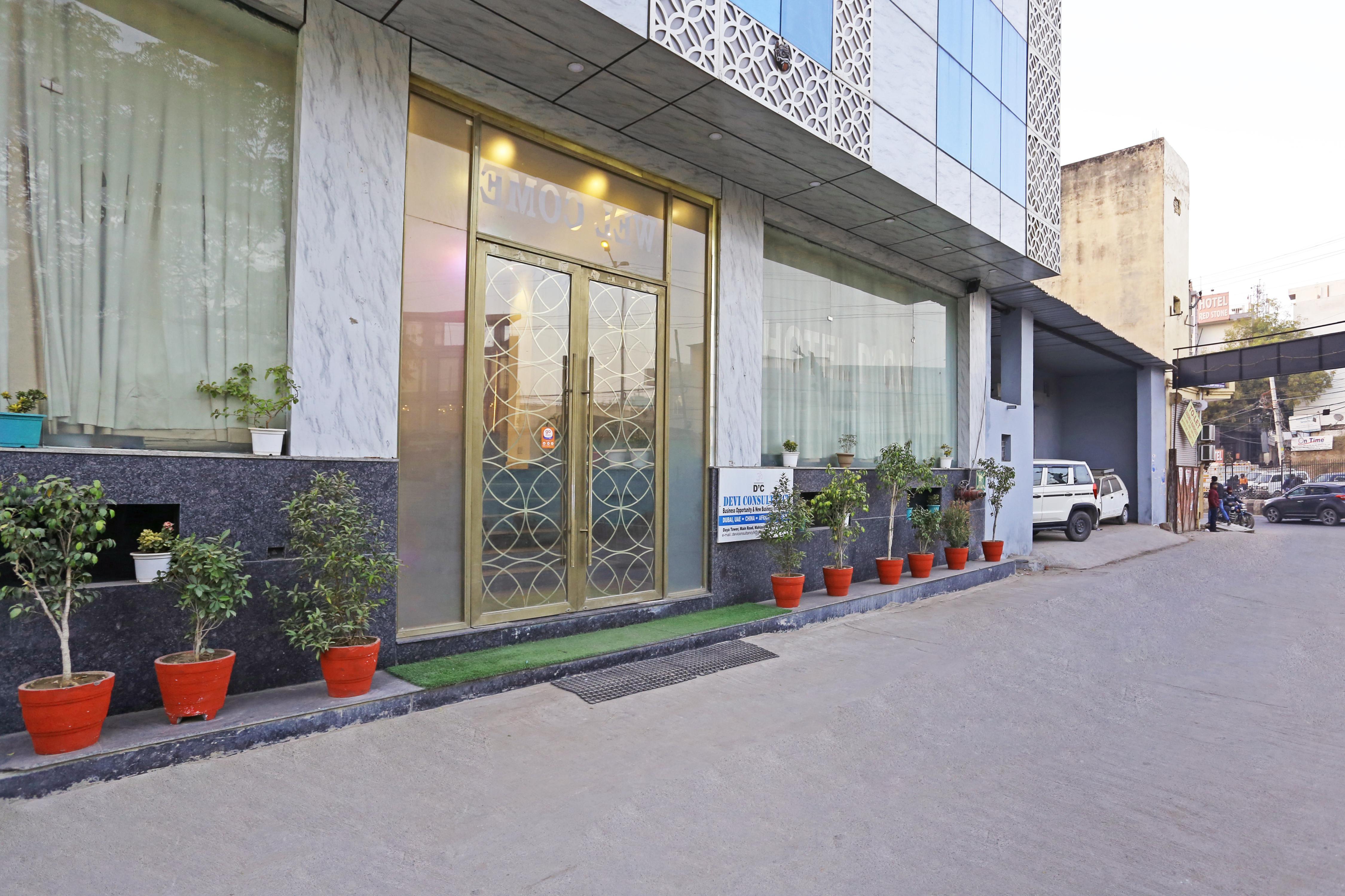 Hotel D' Capitol - Delhi Airport - Tap to explore photos
