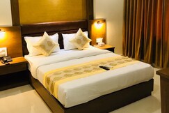Hotel Crystal Luxury Inn - Near BKC