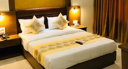 Hotel Crystal Luxury Inn - Near BKC Room Type - Deluxe Room.