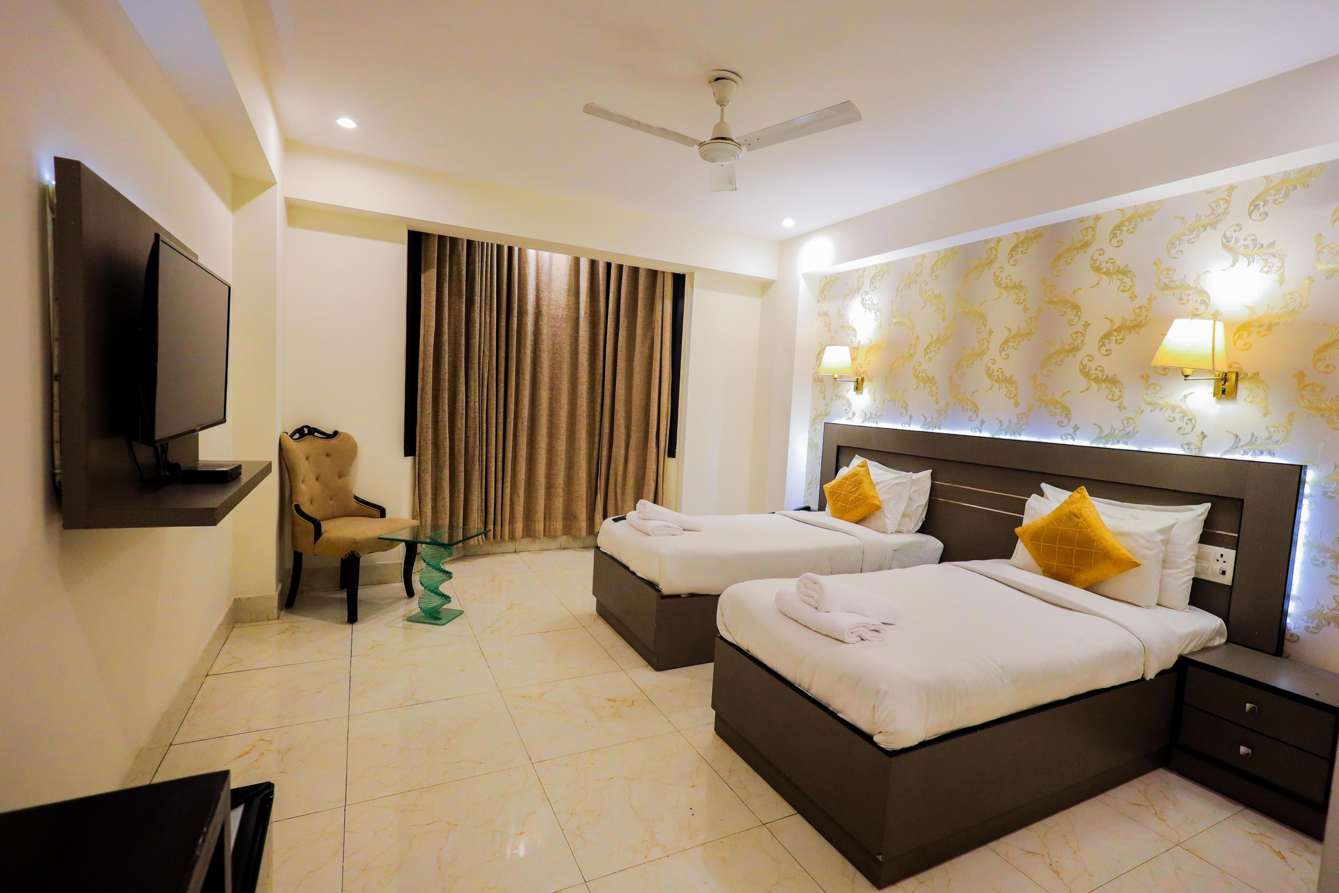 BlueNeck Sec 40 Unitech Cyber Park Gurugram Room Type - Superior Room