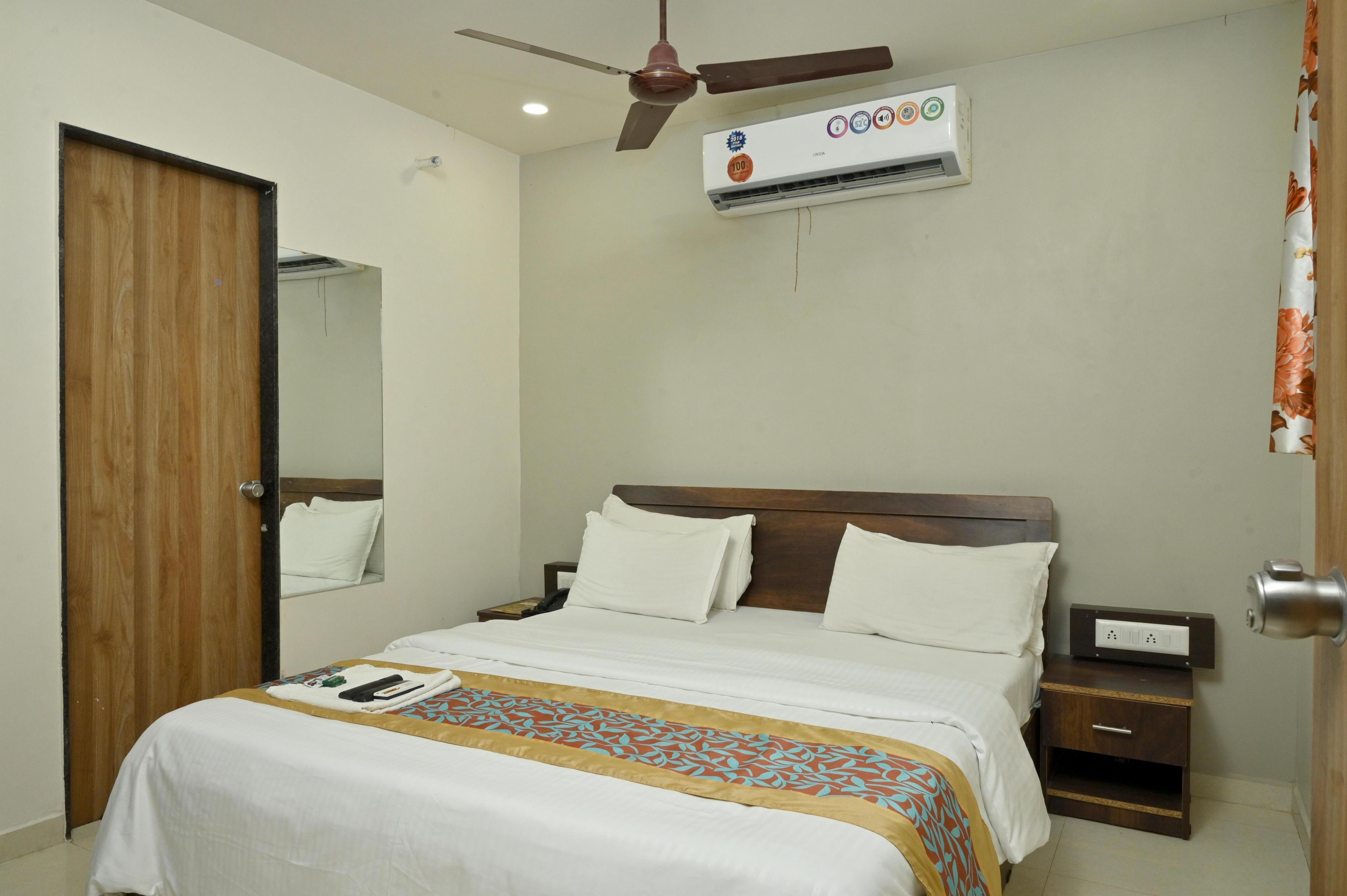 Hotel Blue Leaf Room Type - Deluxe room