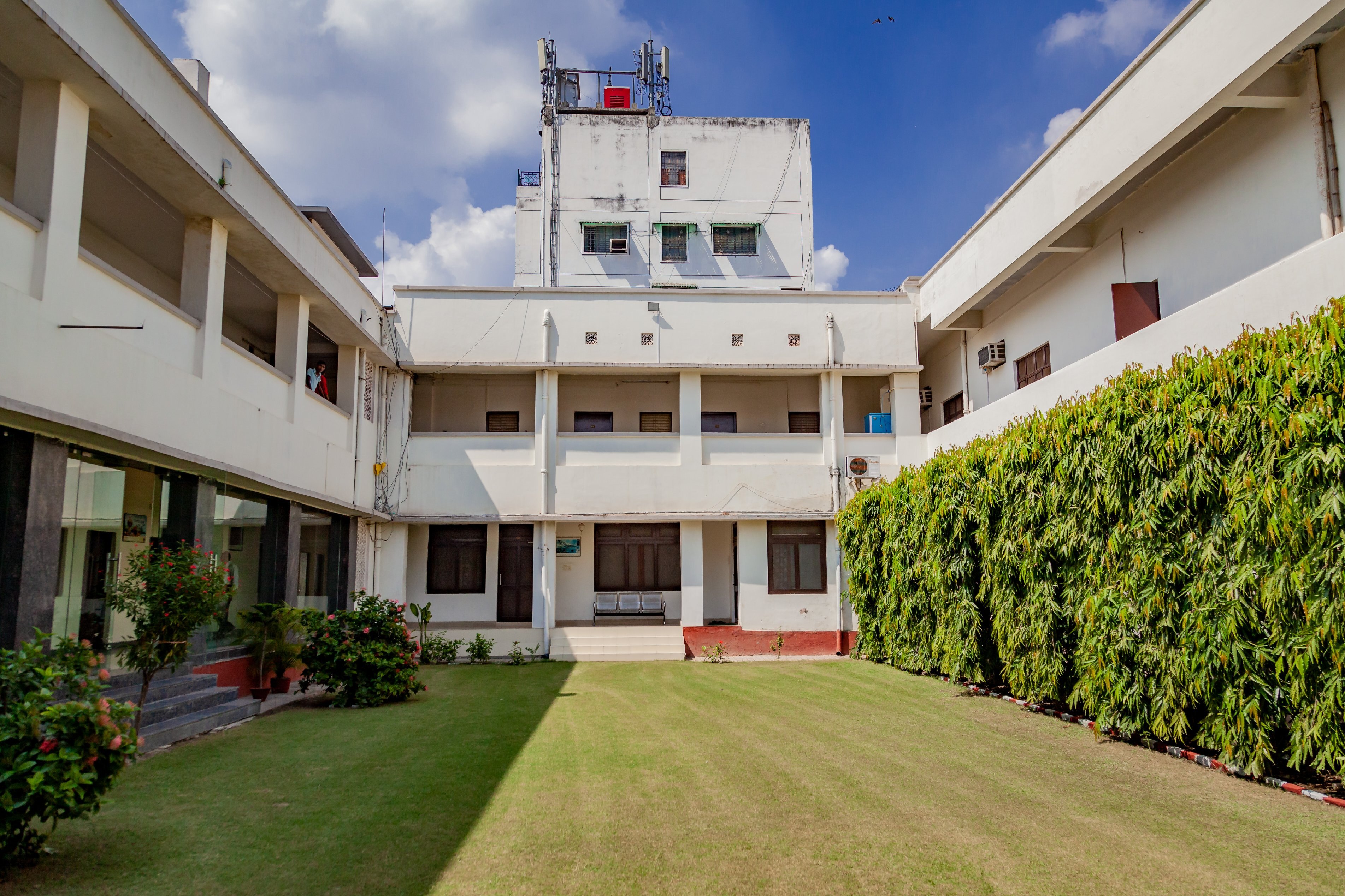 Rahi Tourist Bungalow Varanasi - Tap to explore photos