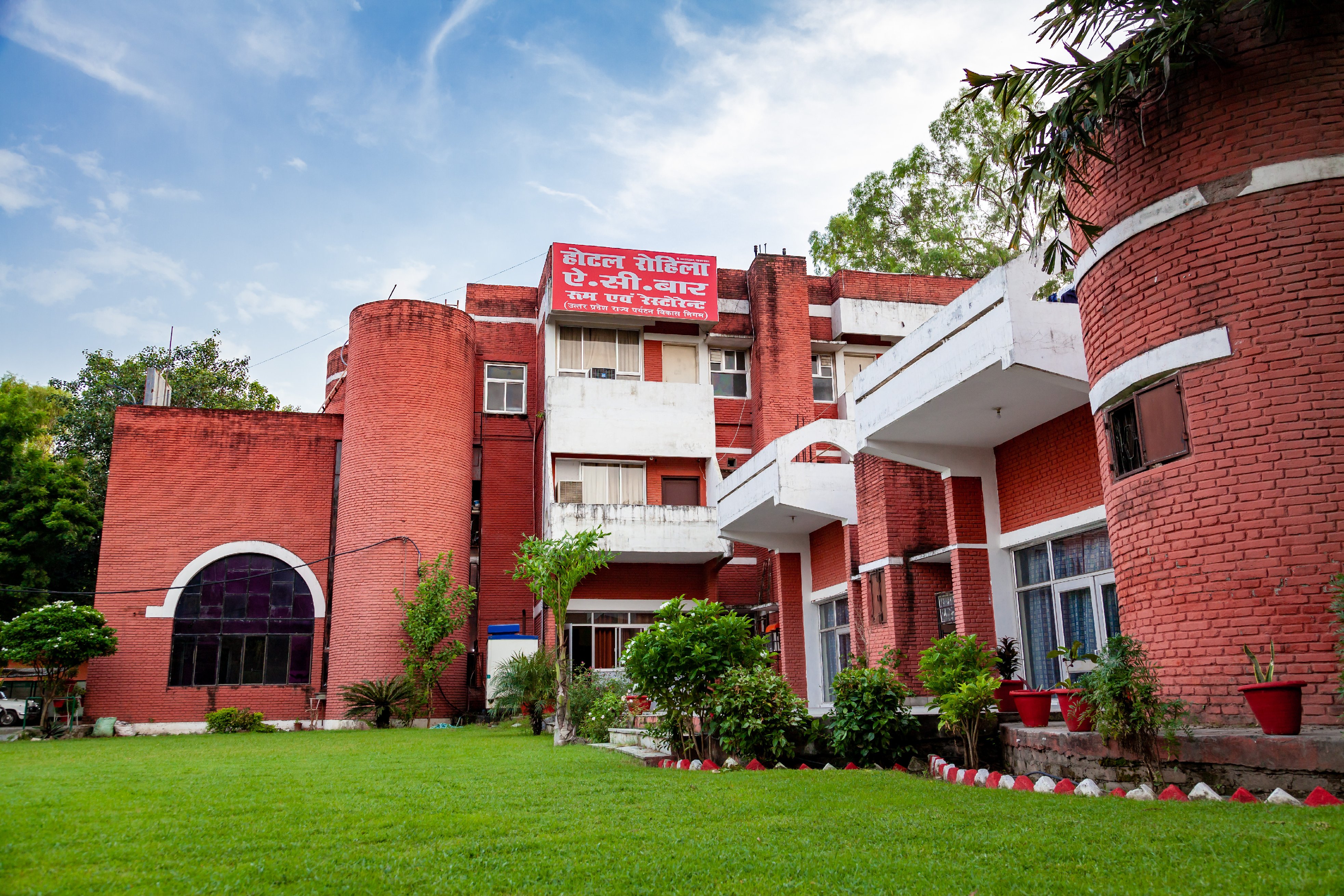Rahi Tourist Bungalow Bareilly - Tap to explore photos