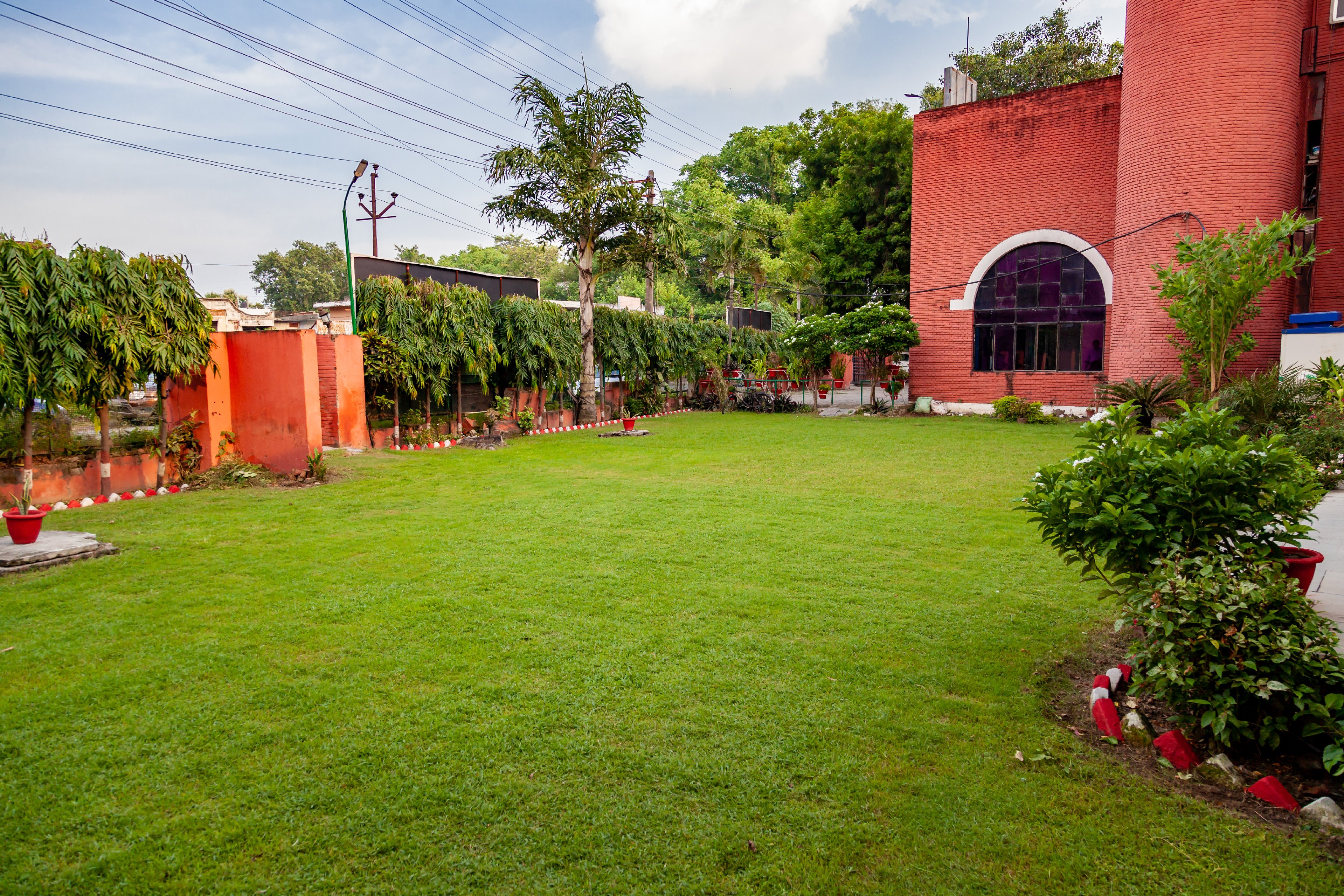 Rahi Tourist Bungalow Bareilly - Tap to explore photos