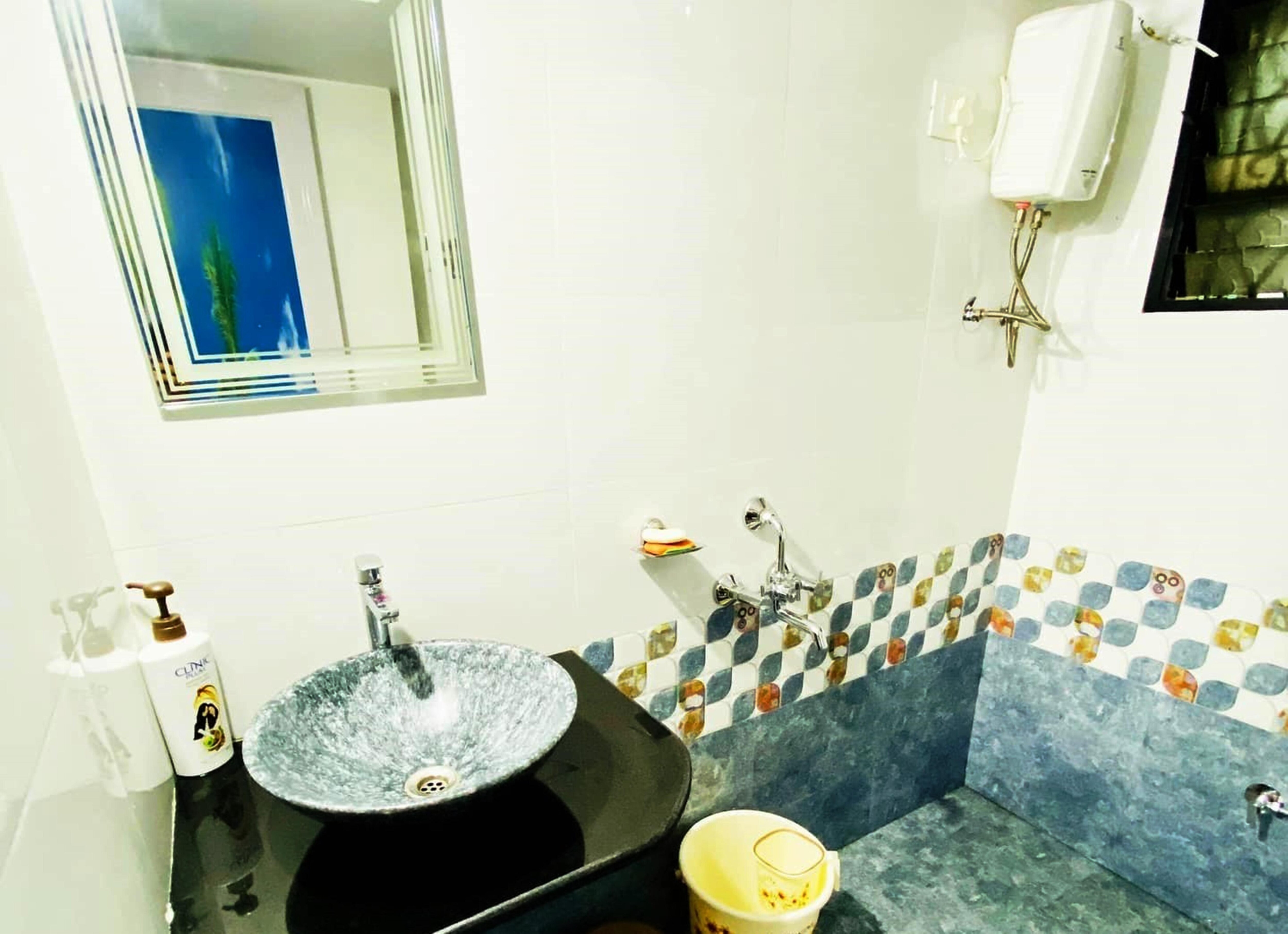 Luxurious AC Room W/Private Entrance & Breakfast - Tap to explore photos