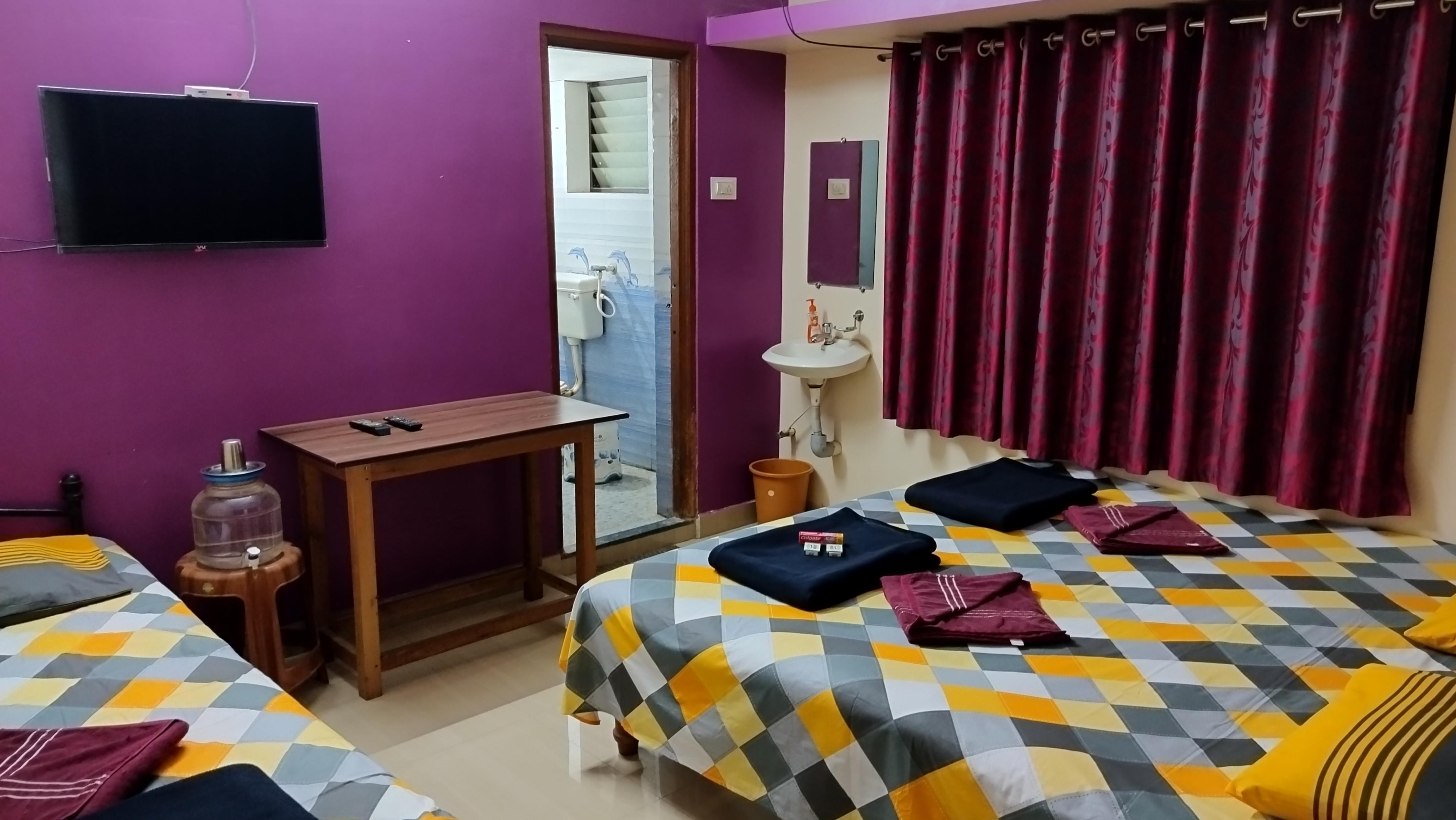 DANDELI CROCODILE EDGE HOME STAY - Tap to explore photos