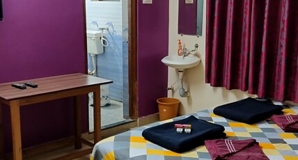 DANDELI CROCODILE EDGE HOME STAY Room Type - Double bedded room with Balcony
