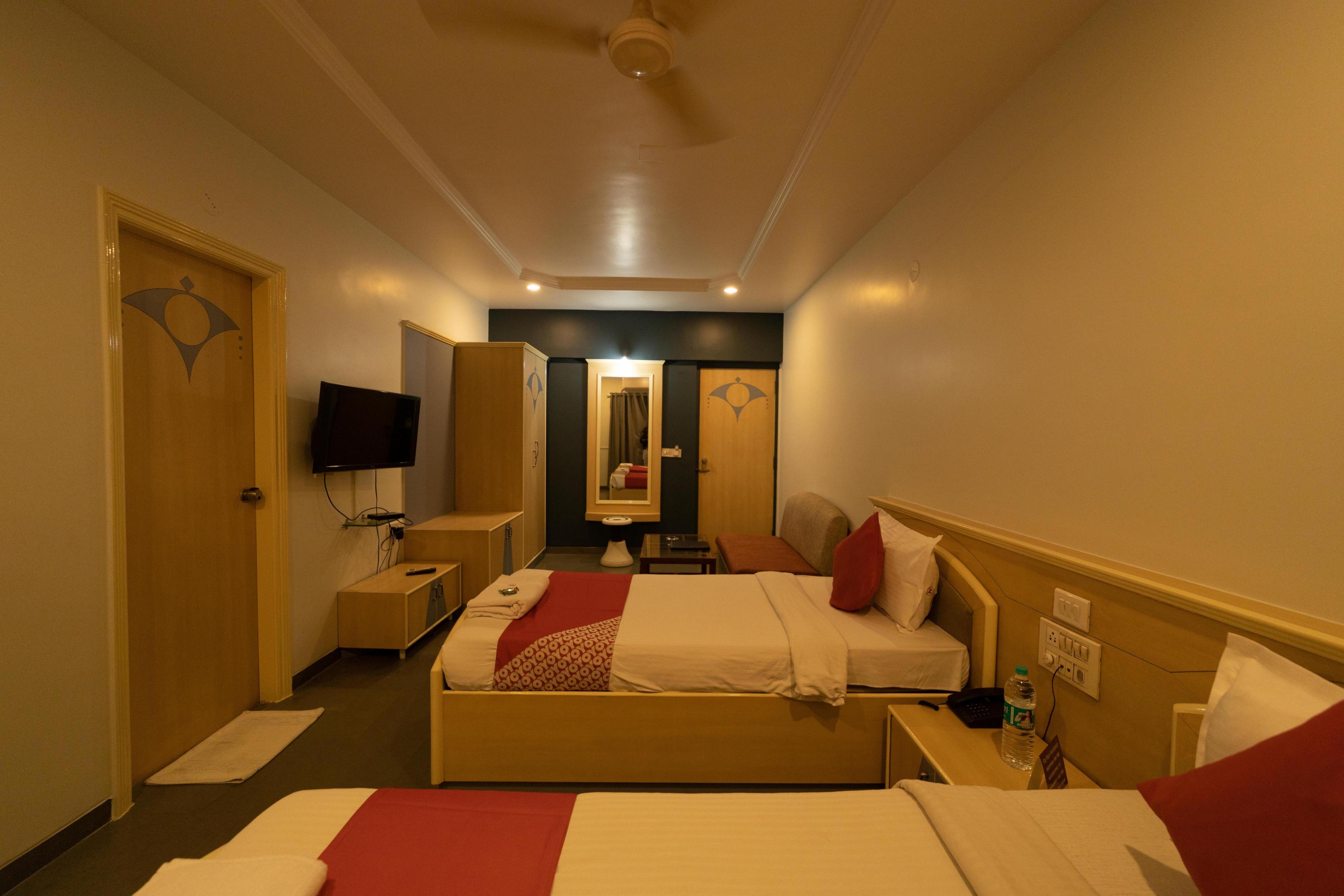 Hotel Ratnalok Room Type - Twin Bed Deluxe Room (Single Adult)