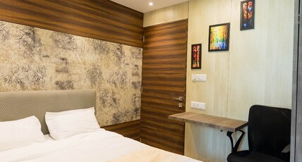 Hotel New Sky Palace Residency Room Type - Deluxe Room