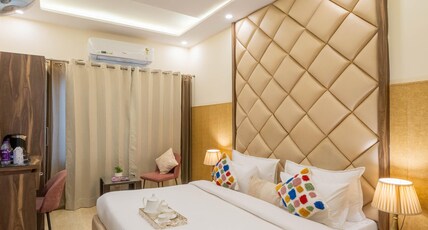 Perfectstayz Premium @ Harkipauri Road Room Type - Devnadi Suite with balcony and Ganga View with Room Heater Perfectstayz Premium @ Harkipauri Road Room Type - Devnadi Suite with balcony and Ganga View with Room Heater