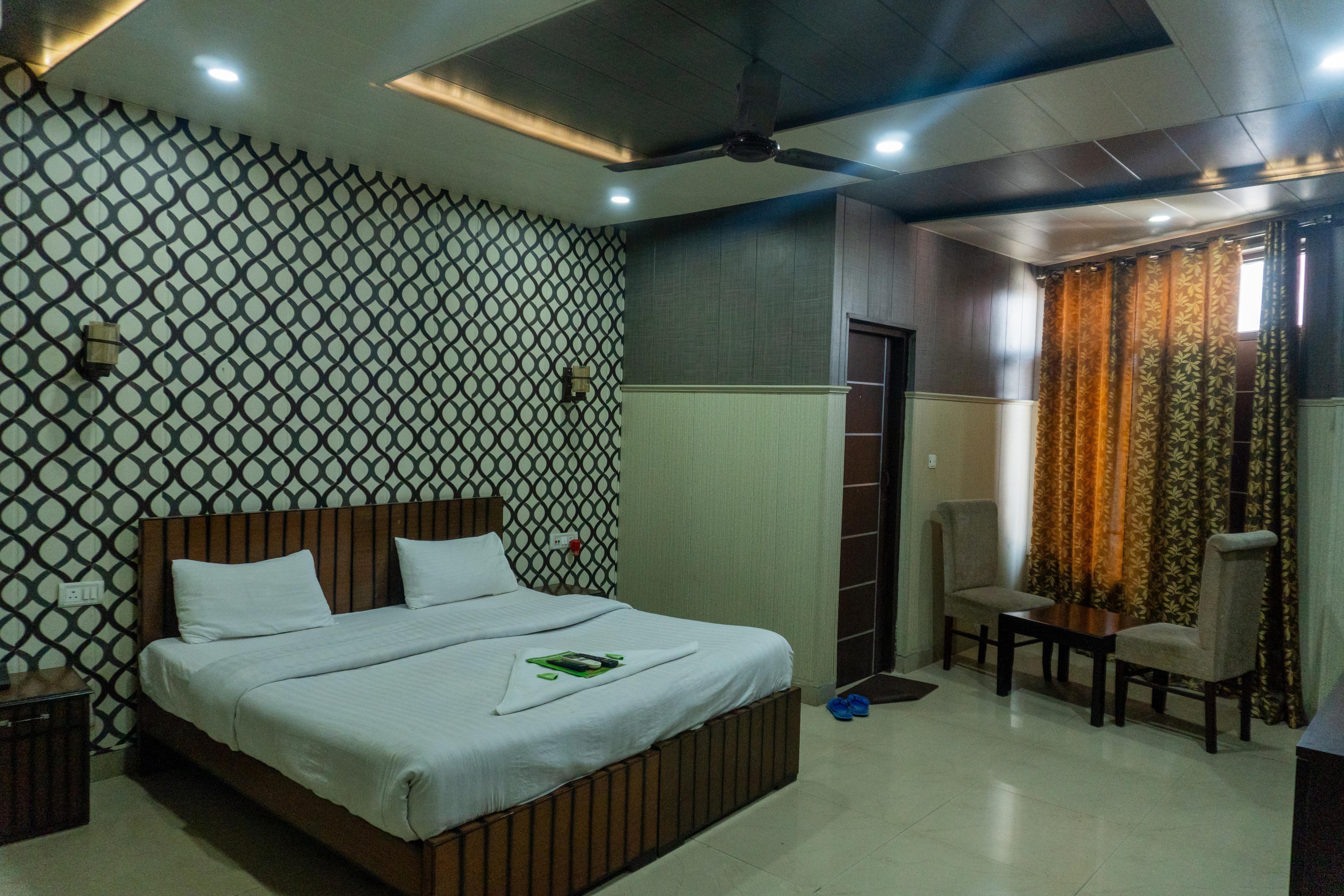 HOTEL KRAZY Room Type - Deluxe Room