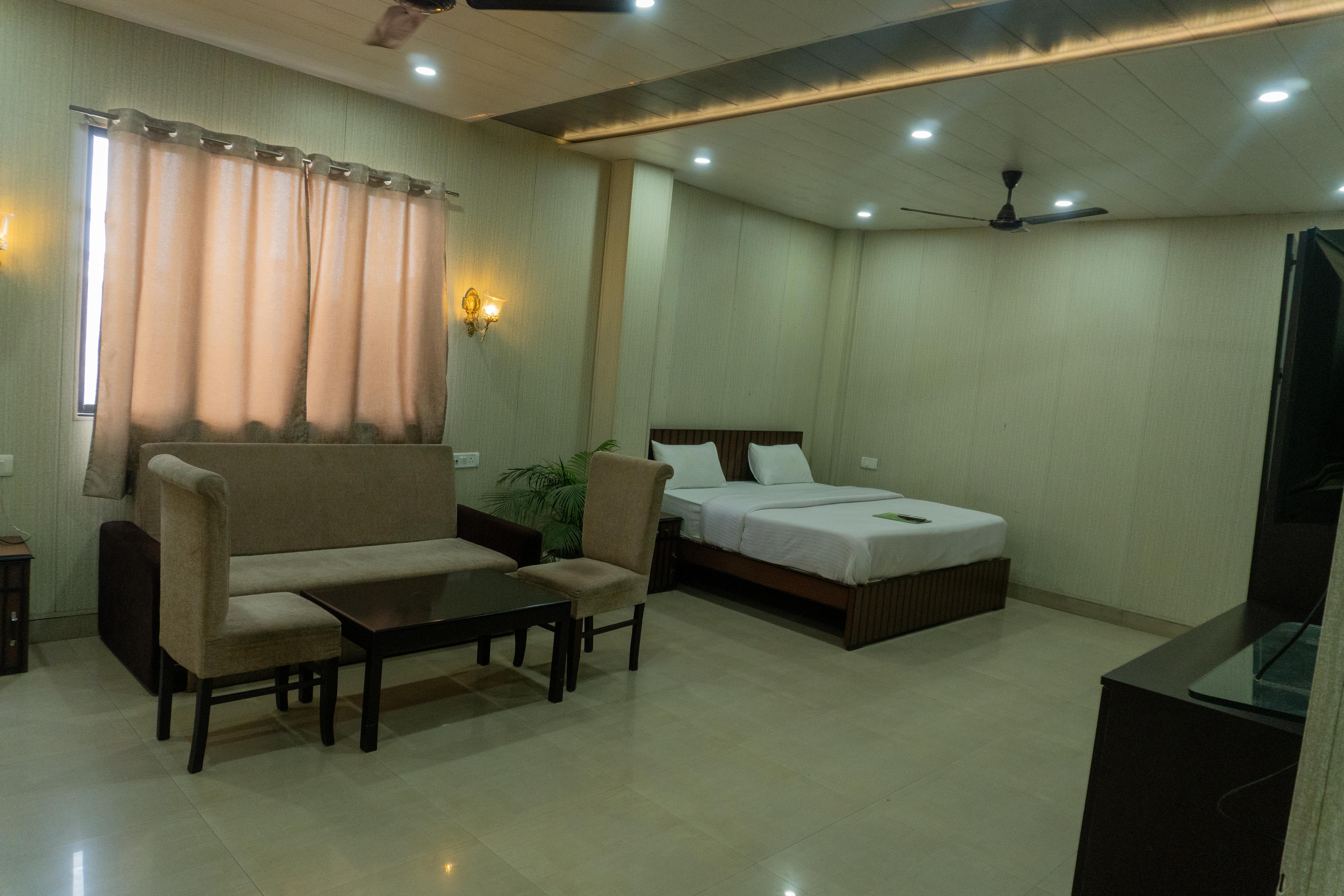 HOTEL KRAZY Room Type - Suite Room