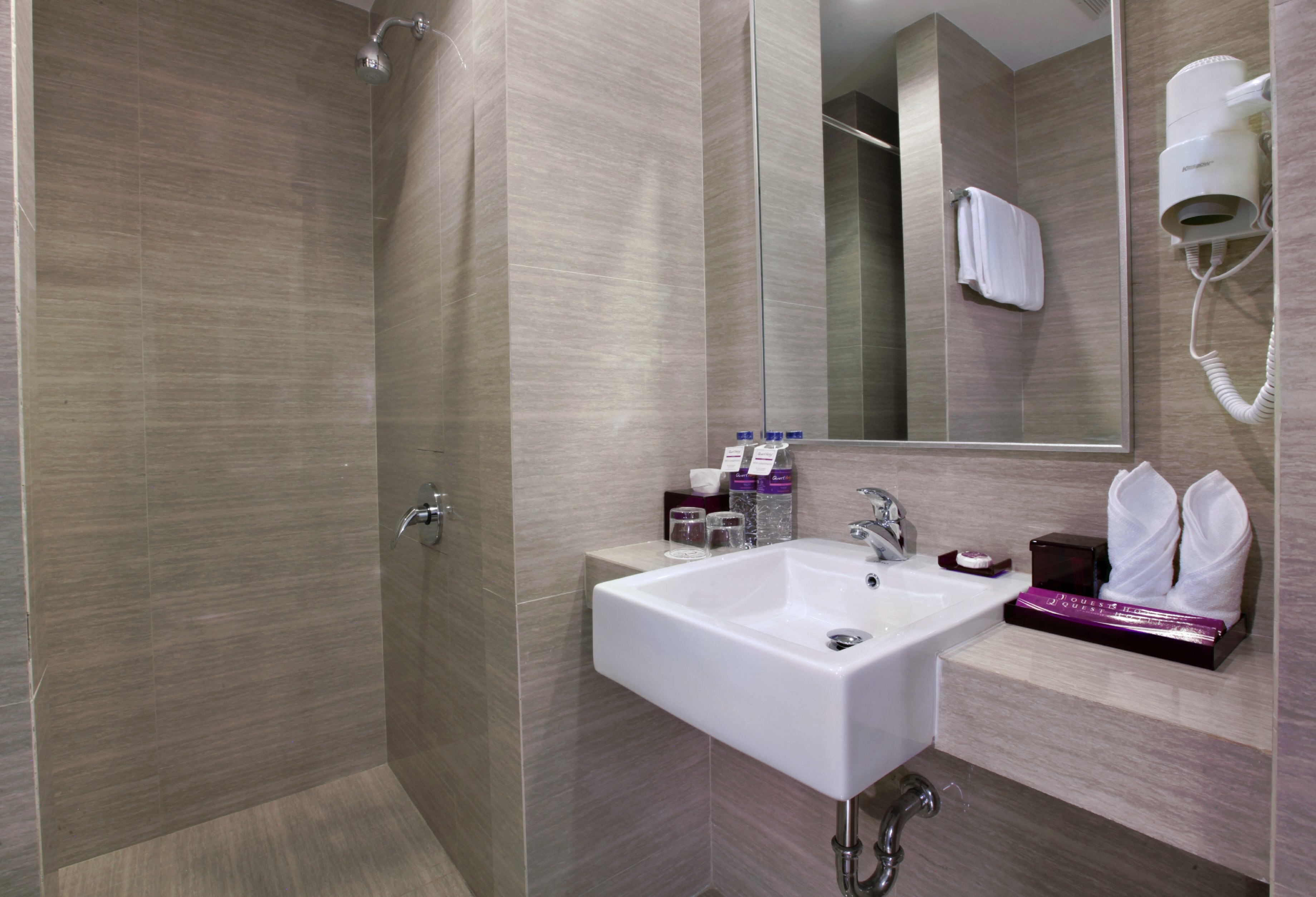 Quest Hotel Balikpapan - Tap to explore photos