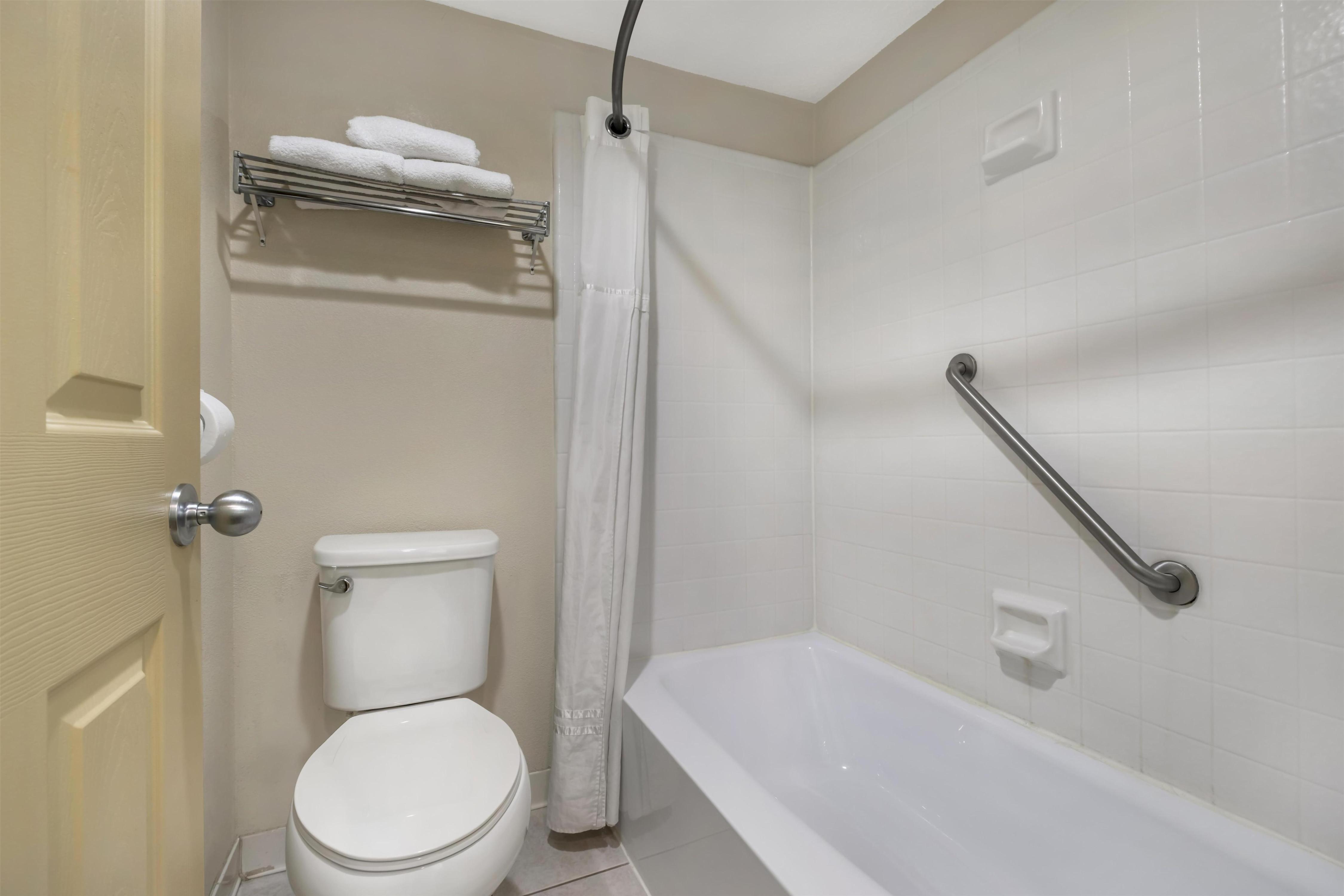 Best Western Winchester Hotel Room Type - 1 King Bed, Non-Smoking, Microwave And Refrigerator, Wi-Fi, Full Breakfast