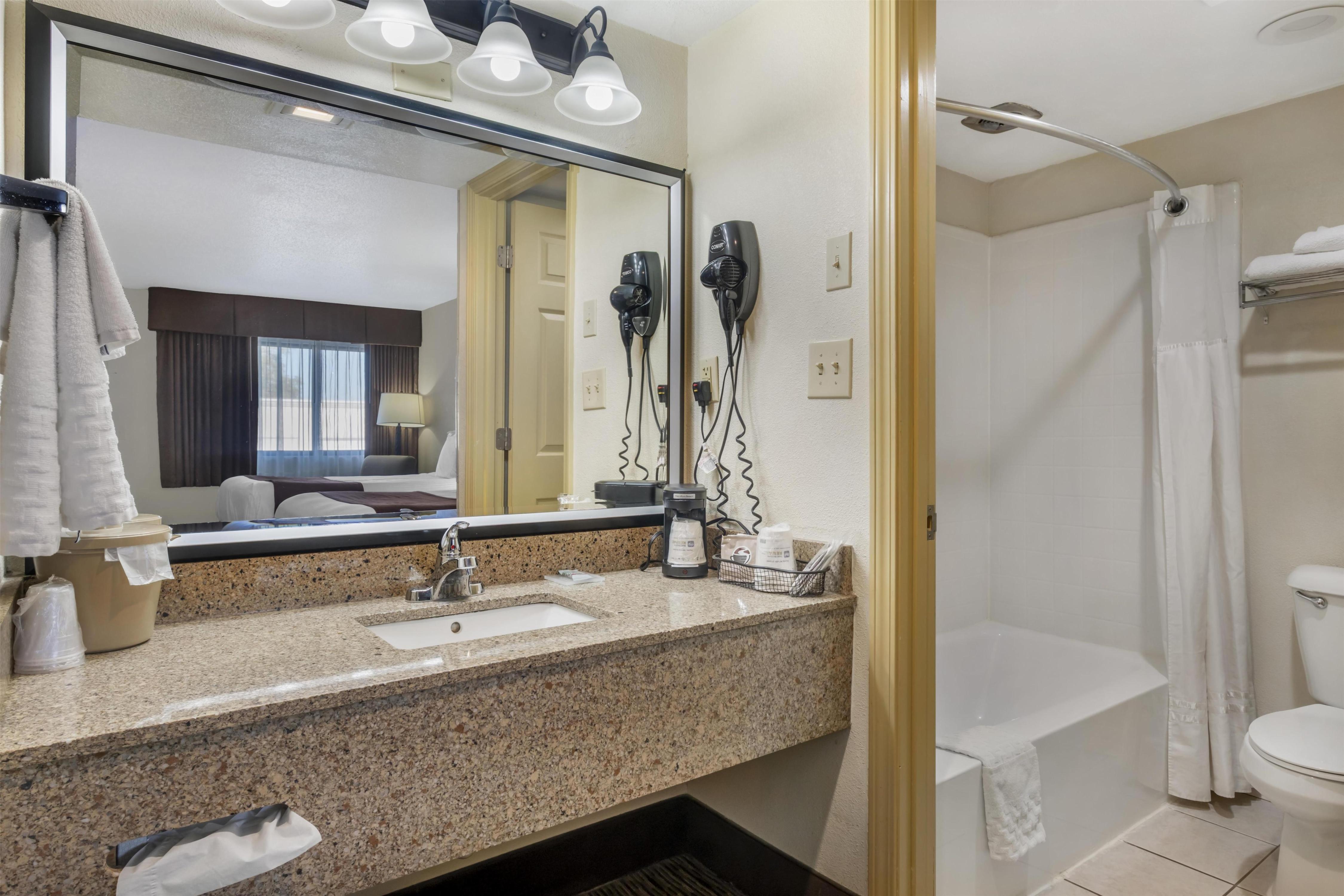 Best Western Winchester Hotel Room Type - 2 Double Beds, Non-Smoking, Microwave And Refrigerator, Wi-Fi, Full Breakfast
