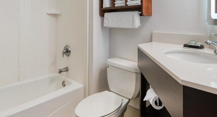 Best Western Batesville Room Type - 2 Queen Beds, Non-Smoking, Flat Screen Television, Microwave And Refrigerator, High Speed Internet A Best Western Batesville Room Type - 2 Queen Beds, Non-Smoking, Flat Screen Television, Microwave And Refrigerator, High Speed Internet A