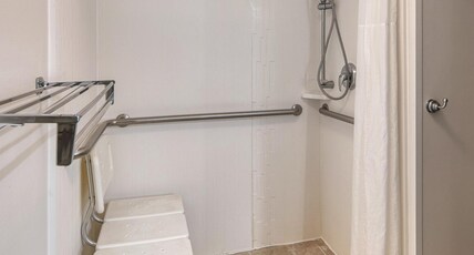 Best Western Batesville Room Type - Accessible - 1 Queen, Mobility Accessible, Roll In Shower, Non-Smoking, Full Breakfast