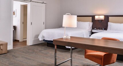 Hampton Inn by Hilton Benson Room Type - 2QN STDO MIC FRIDG WTBR NS