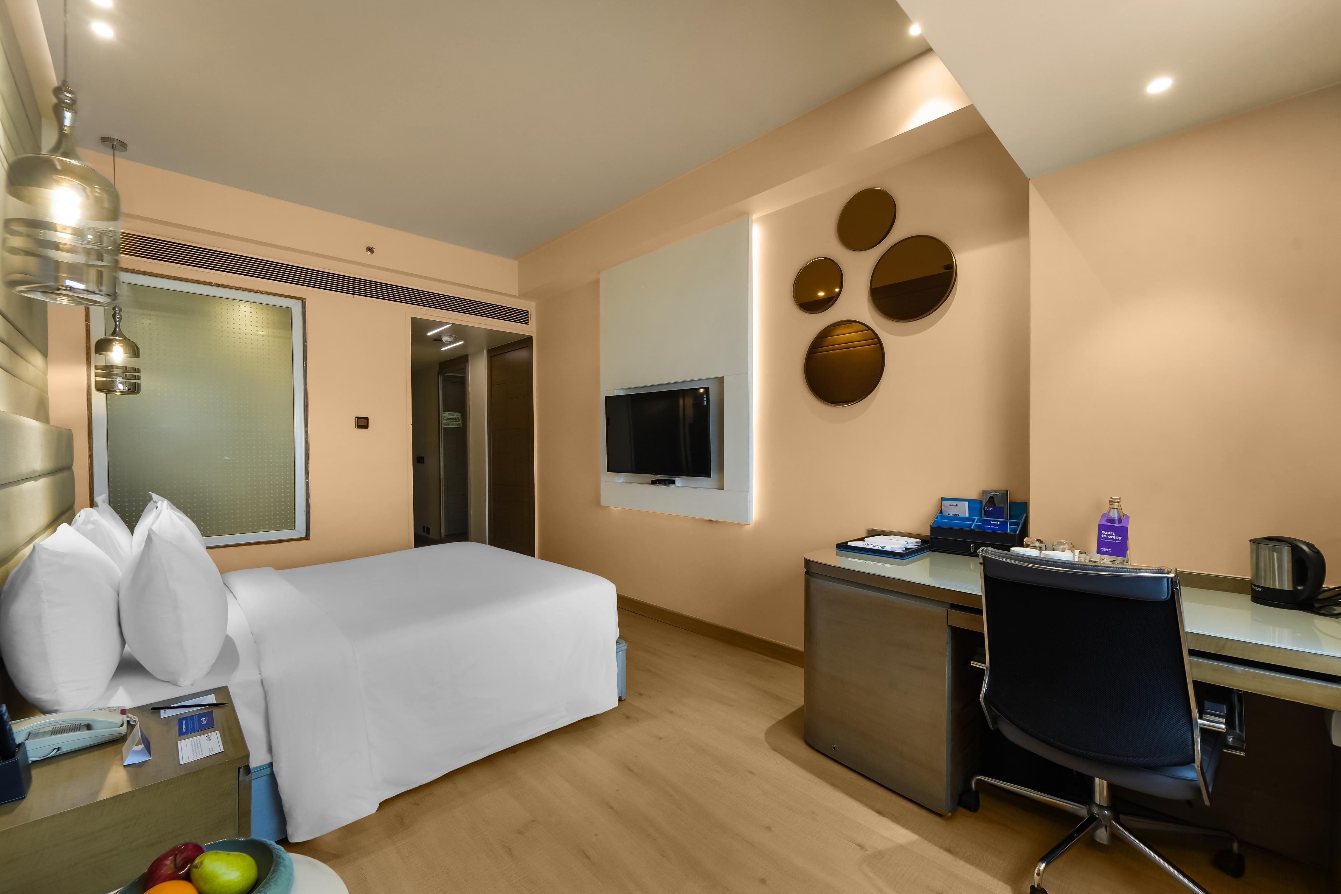 Radisson Blu Towers Kaushambi Delhi NCR - Tap to explore photos