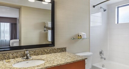 Best Western Plus Rose City Suites Room Type - Suite-2 Queen Beds, Non-Smoking, High Speed Internet Access, Sofabed, Microwave And Refrigerator, Ki