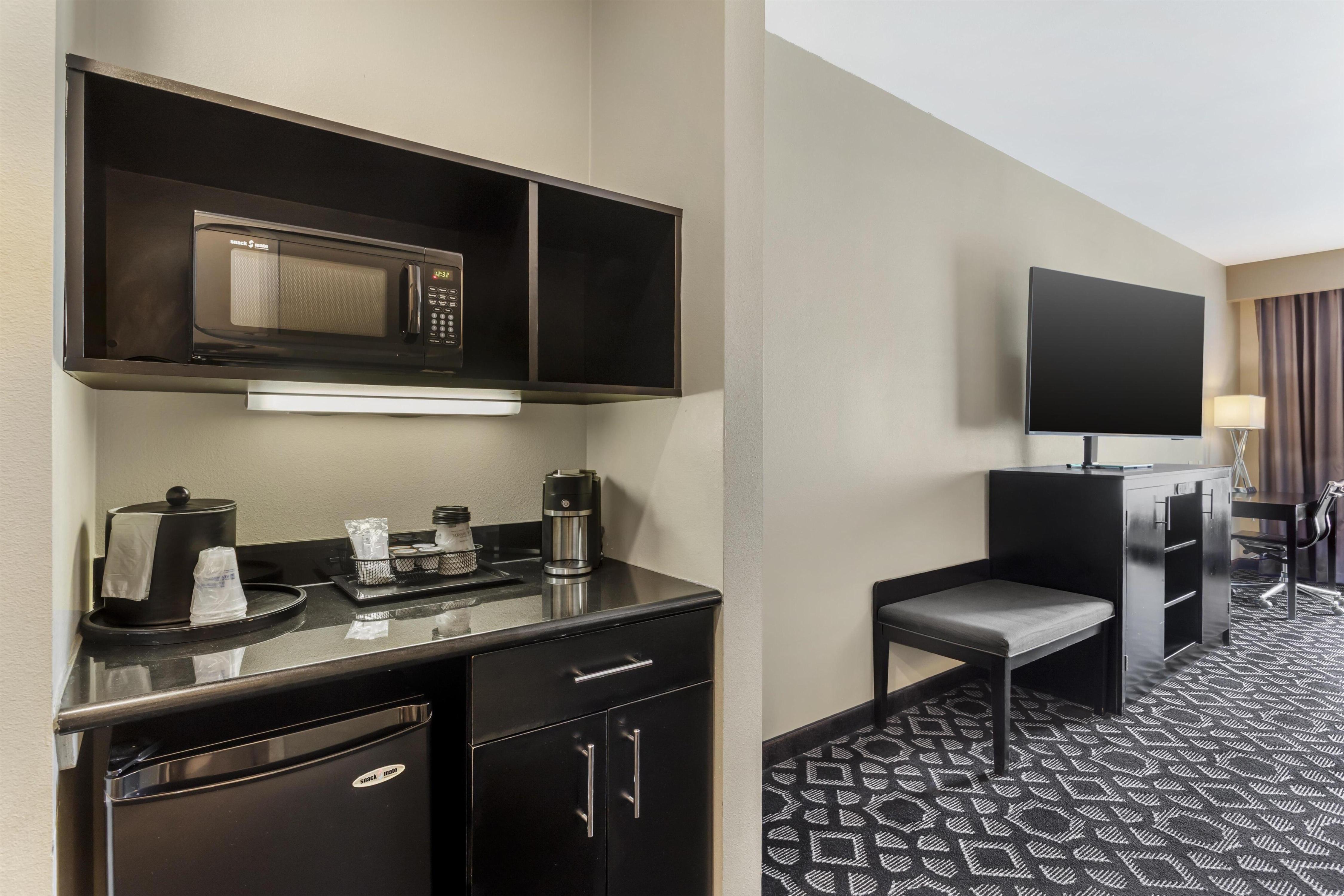 Best Western Plus Laredo Inn & Suites Room Type - 2 Queen Beds, Non-Smoking, Microwave And Mini-Refrigerator, Full Breakfast
