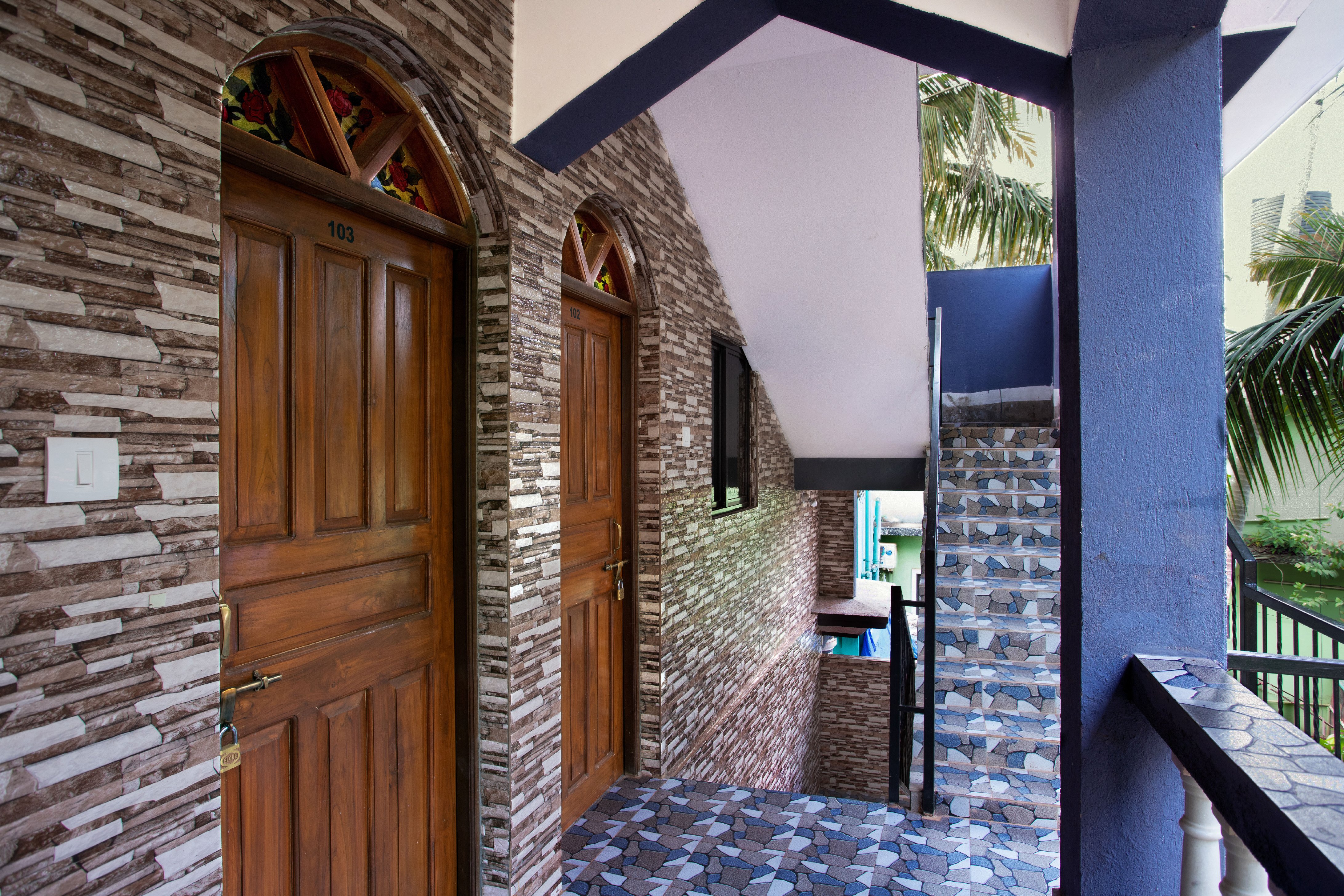 Santana Guest House - Tap to explore photos