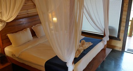 GOLDEN SANDS RESORT Room Type - Deluxe Wooden Cottage
