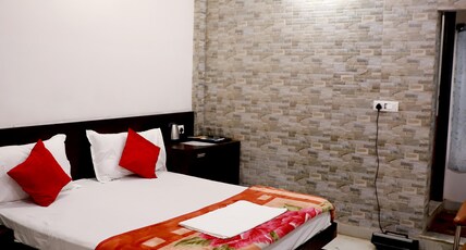 Hotel River View Room Type - Deluxe Double Room