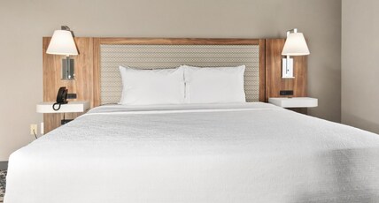 Hampton Inn and Suites Houston-Rosenberg Room Type - 1 KING BED NONSMOKING