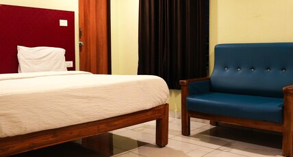 Hotel Mayuri Inn Room Type - Deluxe Room AC with Free Wi-Fi Hotel Mayuri Inn Room Type - Deluxe Room AC with Free Wi-Fi