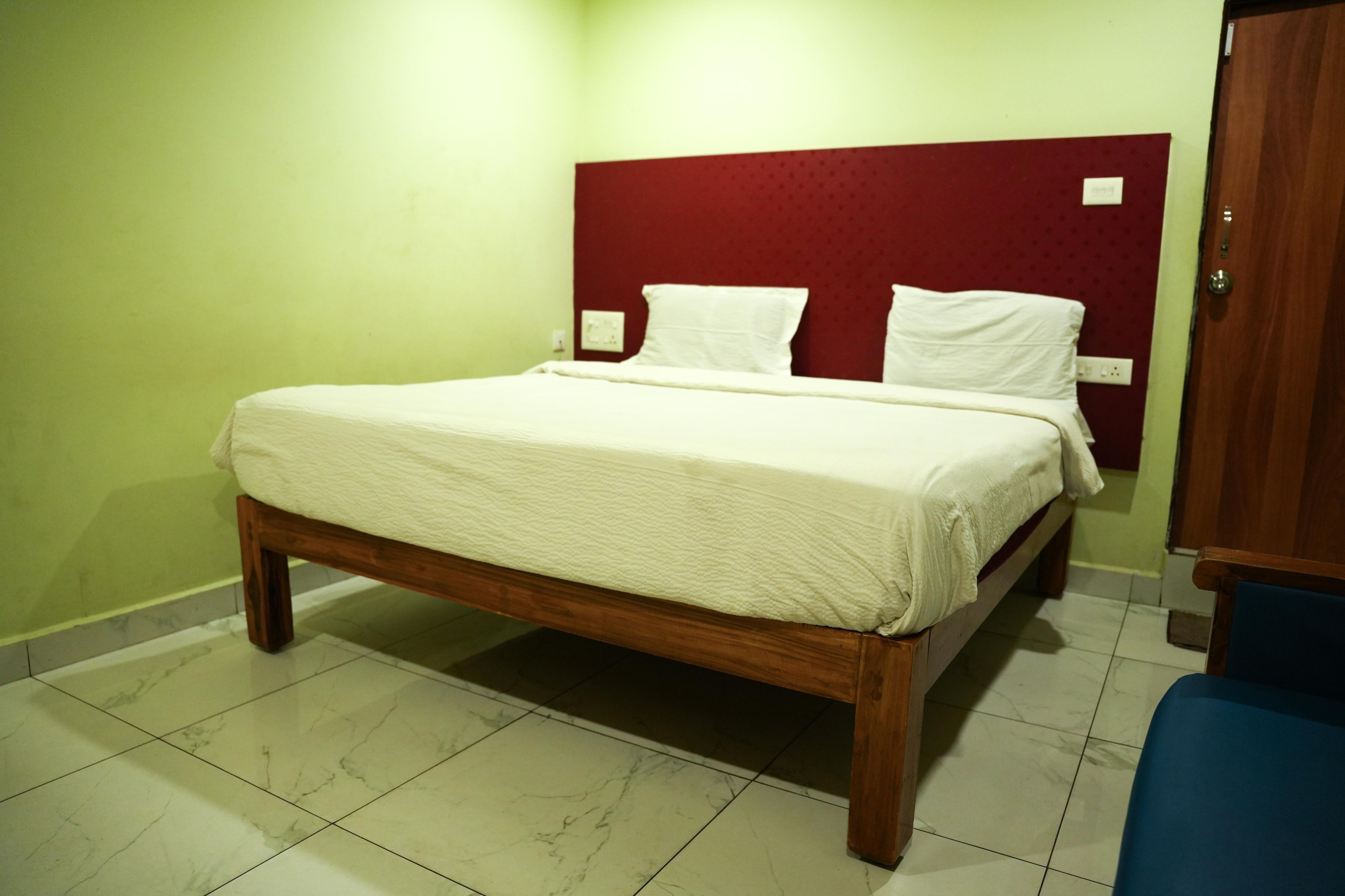 Hotel Mayuri Inn - Tap to explore photos