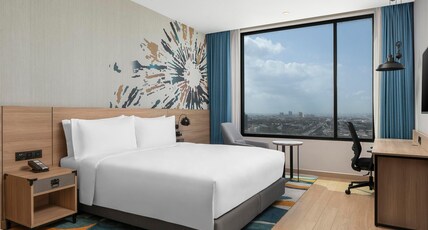 Holiday Inn & Suites Siracha Laemchabang Room Type - 1 King Bed Standard Accessible