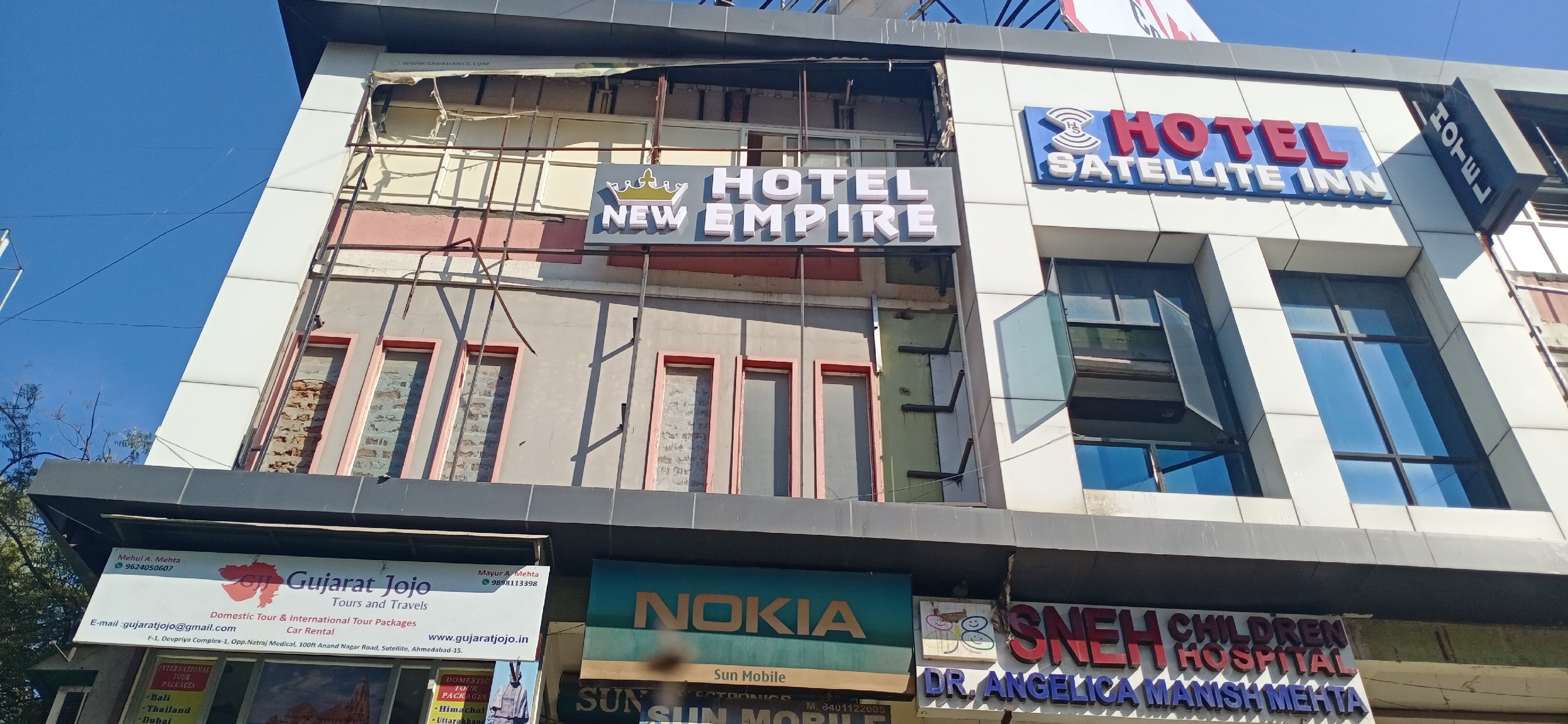 Hotel New Empire - Tap to explore photos