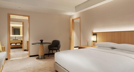 Hyatt Place Chengdu Pebble Walk Room Type - Suite King Bedwith sofa bed