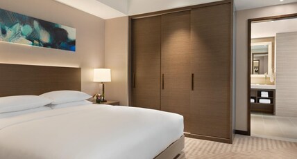Hyatt House Chengdu Pebble Walk Room Type - Two-Bedroom Kitchen Suite with One King Bed and Two Twin Beds - with sofa bed